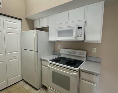 141 Sw Palm Drive - Photo Thumbnail 4