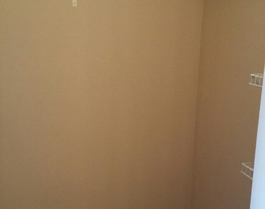 141 Sw Palm Drive - Photo Thumbnail 24