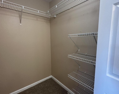 141 Sw Palm Drive - Photo Thumbnail 16