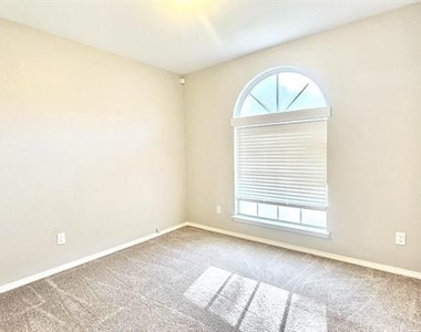 500 Lake Forest Drive - Photo Thumbnail 19