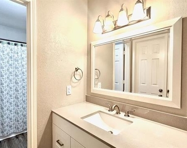 500 Lake Forest Drive - Photo Thumbnail 18