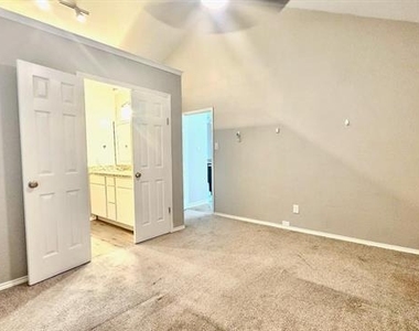 500 Lake Forest Drive - Photo Thumbnail 11