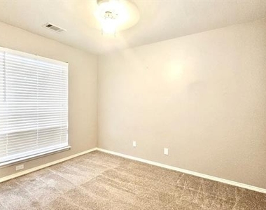 500 Lake Forest Drive - Photo Thumbnail 15