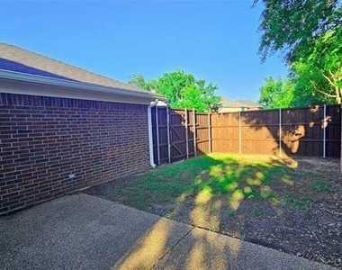 500 Lake Forest Drive - Photo Thumbnail 22