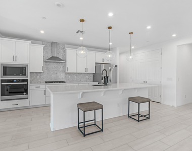 13303 W Eagle Feather Road - Photo Thumbnail 5