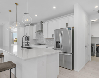 13303 W Eagle Feather Road - Photo Thumbnail 6