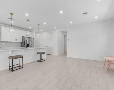 13303 W Eagle Feather Road - Photo Thumbnail 4