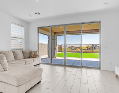 13303 W Eagle Feather Road - Photo Thumbnail 9