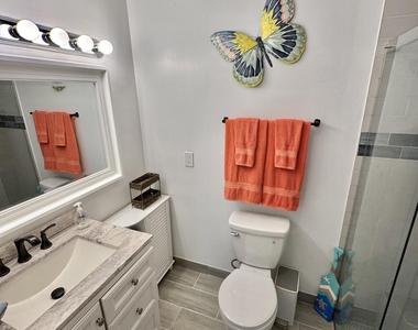 1342 High Point Way Se - Photo Thumbnail 6