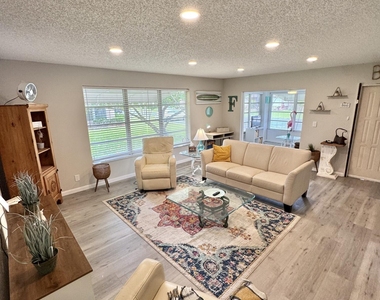 1342 High Point Way Se - Photo Thumbnail 12