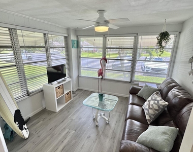 1342 High Point Way Se - Photo Thumbnail 2