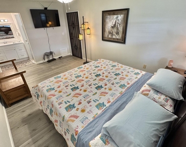 1342 High Point Way Se - Photo Thumbnail 7