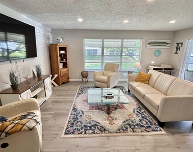 1342 High Point Way Se - Photo Thumbnail 1