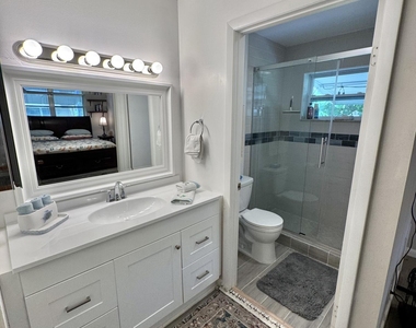 1342 High Point Way Se - Photo Thumbnail 8