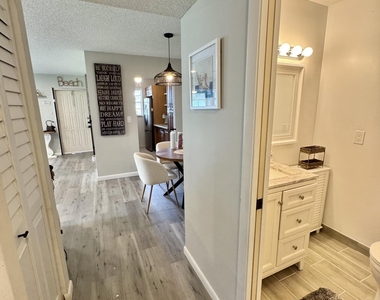 1342 High Point Way Se - Photo Thumbnail 19