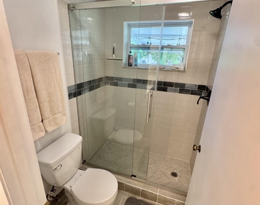 1342 High Point Way Se - Photo Thumbnail 23