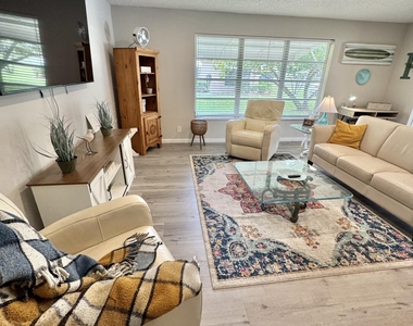 1342 High Point Way Se - Photo Thumbnail 11