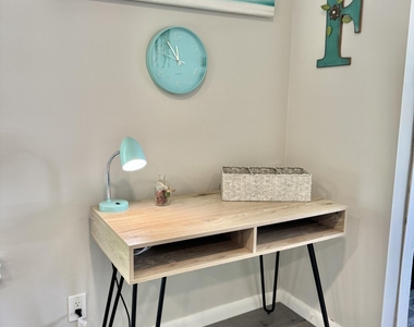 1342 High Point Way Se - Photo Thumbnail 13