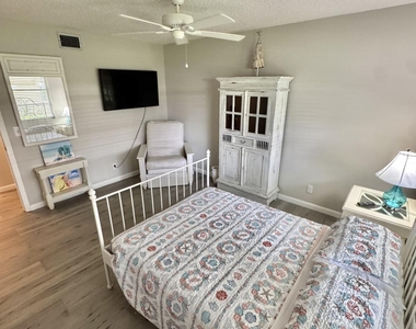 1342 High Point Way Se - Photo Thumbnail 17
