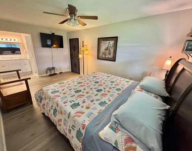 1342 High Point Way Se - Photo Thumbnail 21