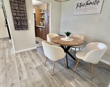 1342 High Point Way Se - Photo Thumbnail 15