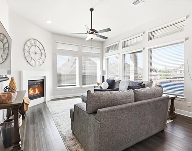 603 Crystal View Drive - Photo Thumbnail 5
