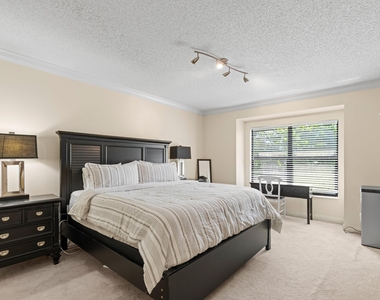 2835 Polo Island Drive - Photo Thumbnail 16