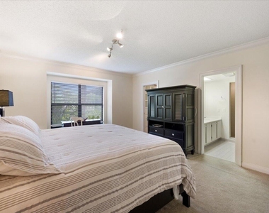 2835 Polo Island Drive - Photo Thumbnail 15
