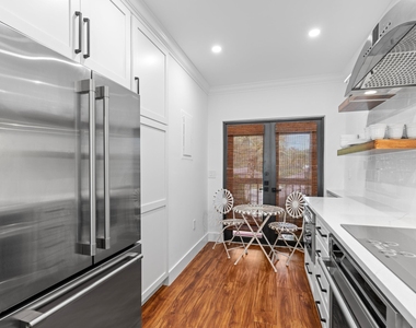 2835 Polo Island Drive - Photo Thumbnail 9