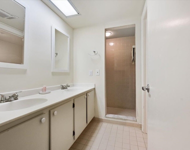 2835 Polo Island Drive - Photo Thumbnail 20