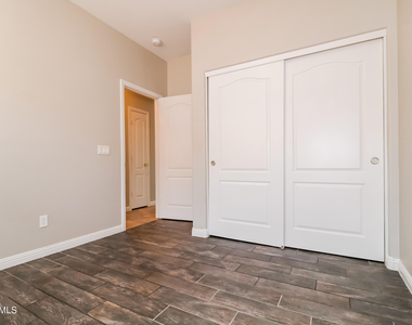 2427 S 101st Lane - Photo Thumbnail 8