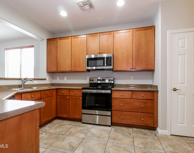 2427 S 101st Lane - Photo Thumbnail 3
