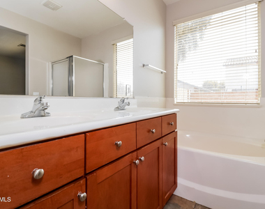 2427 S 101st Lane - Photo Thumbnail 13