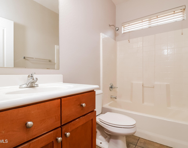 2427 S 101st Lane - Photo Thumbnail 10