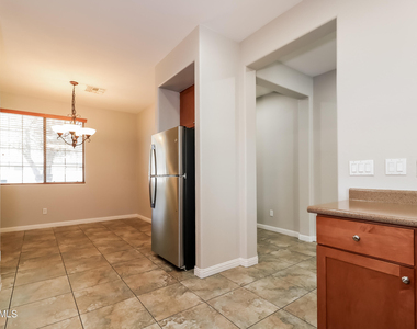 2427 S 101st Lane - Photo Thumbnail 4
