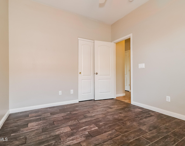 2427 S 101st Lane - Photo Thumbnail 9