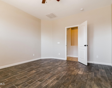 2427 S 101st Lane - Photo Thumbnail 11