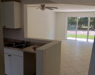 203 Southland Drive - Photo Thumbnail 3