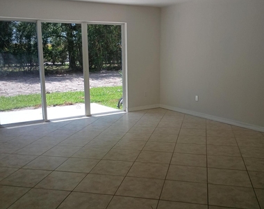 203 Southland Drive - Photo Thumbnail 2