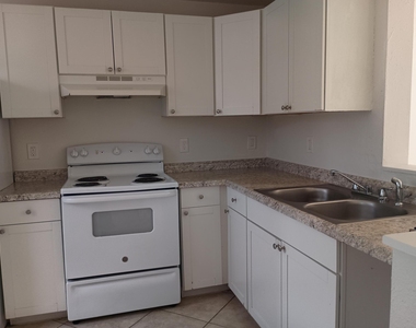 203 Southland Drive - Photo Thumbnail 6