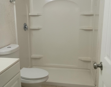 203 Southland Drive - Photo Thumbnail 13