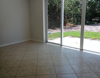 203 Southland Drive - Photo Thumbnail 7