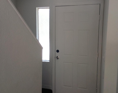 203 Southland Drive - Photo Thumbnail 4