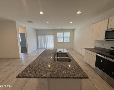 1723 W Sombra Avenue - Photo Thumbnail 16