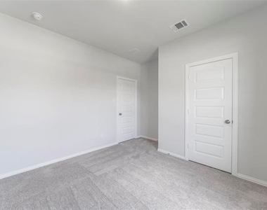 540 Brook View Drive - Photo Thumbnail 12