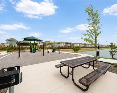 725 Cloverwood Drive - Photo Thumbnail 37