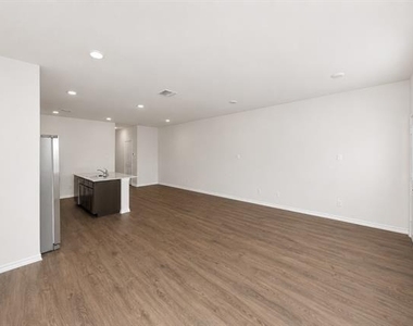 725 Cloverwood Drive - Photo Thumbnail 12