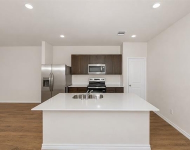 725 Cloverwood Drive - Photo Thumbnail 10