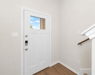 725 Cloverwood Drive - Photo Thumbnail 6