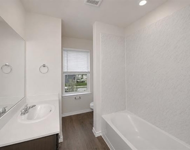 725 Cloverwood Drive - Photo Thumbnail 15